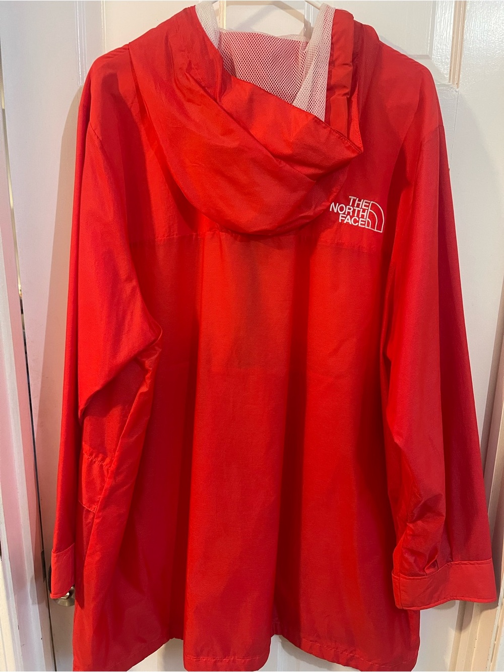 The North Face Women’s windbreaker - Picture 2 of 3